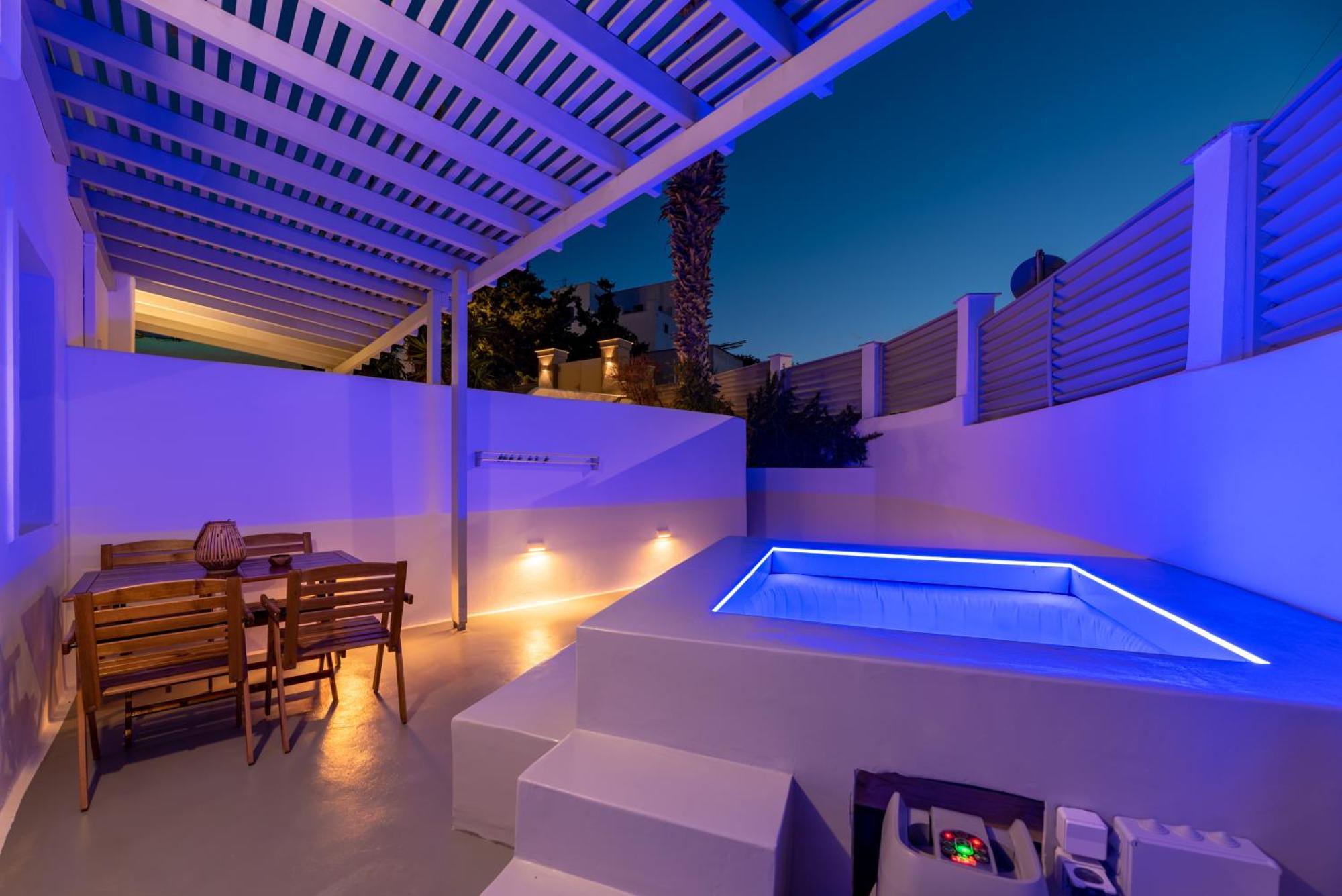 Aerenia Luxury Suites Karterados  Exterior foto